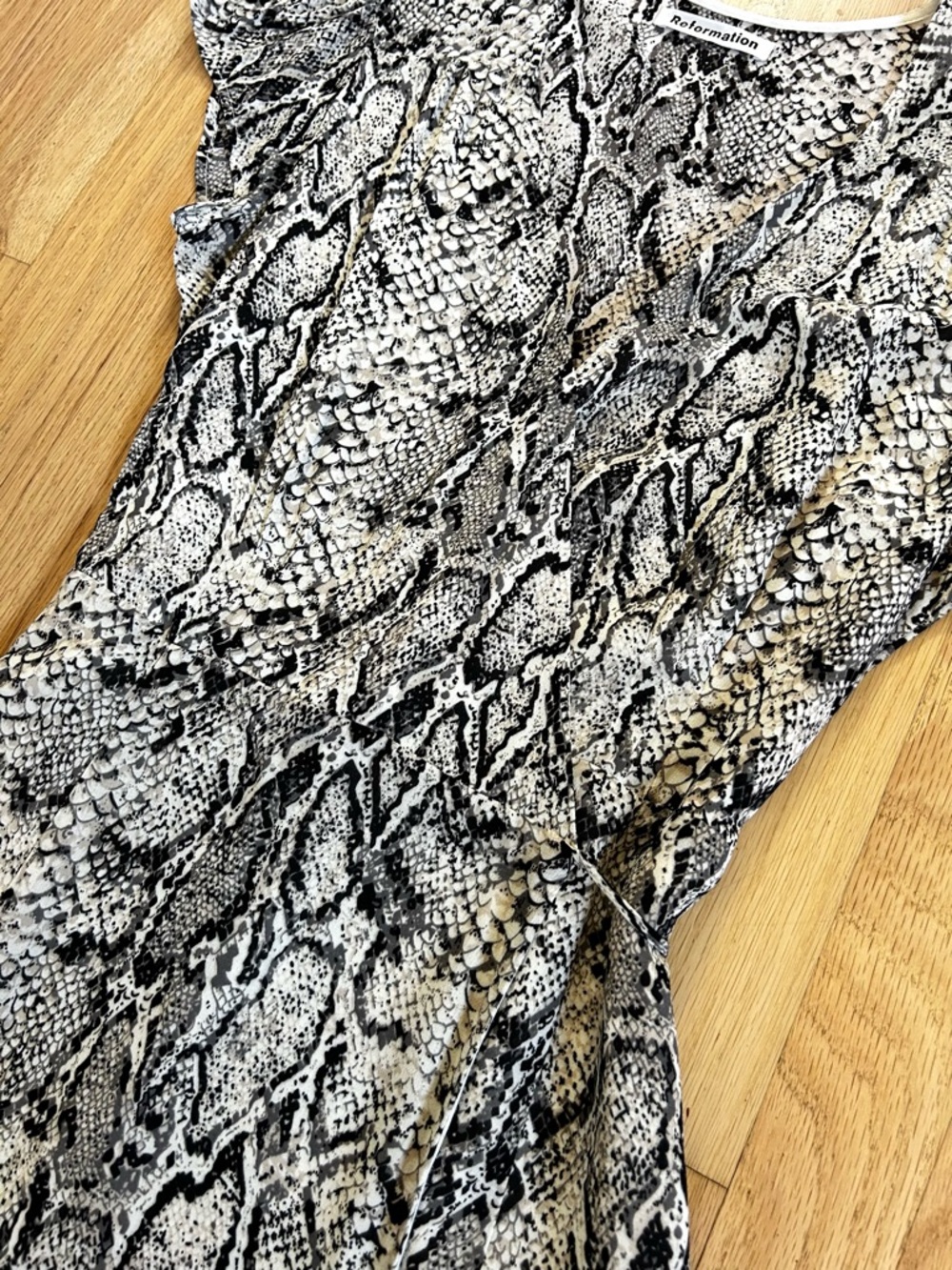 REFORMATION carina midi wrap dress snake print beige black size M - Picture 7 of 12